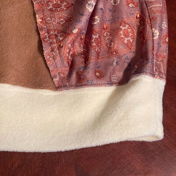 Davi & Dani womens Patchwork Velvet Sweatshirt M Beige Pink &‎ Cream Fleece - Picture 2 of 10